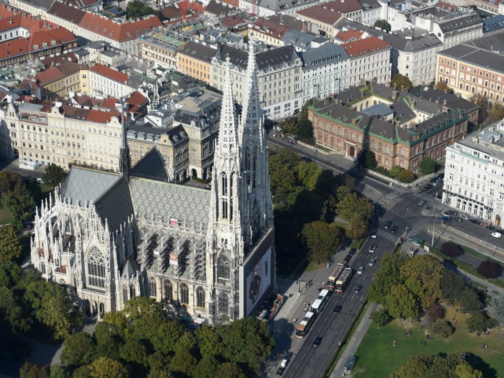 Церковь обета. Votivkirche Вена. Вотивная Церковь в Вене. Церковь обета Вена.