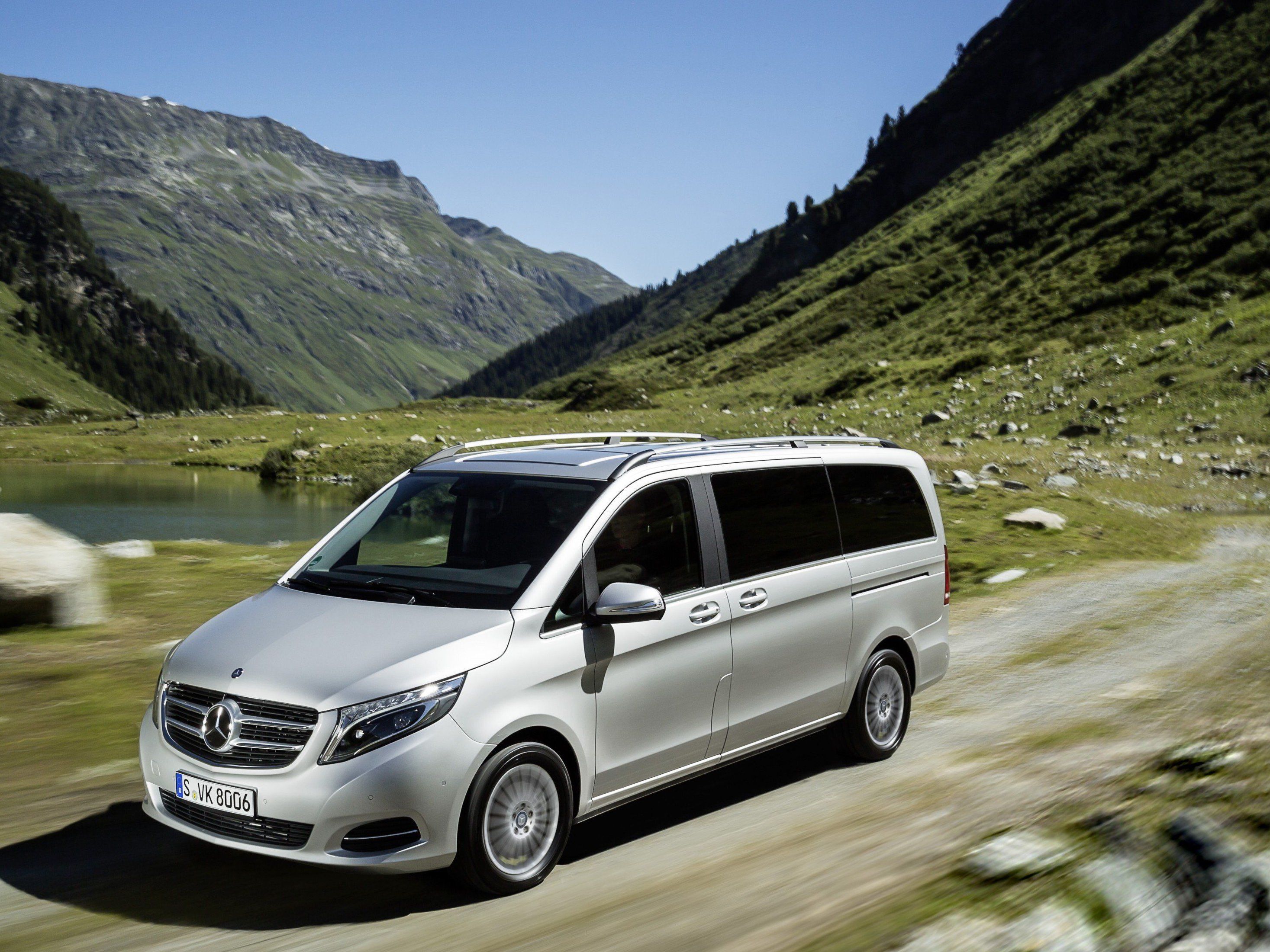 Vans Mit Allradantrieb 4 4 Fur Mindestens Funf Passagiere Allrad 4x4 Vienna At