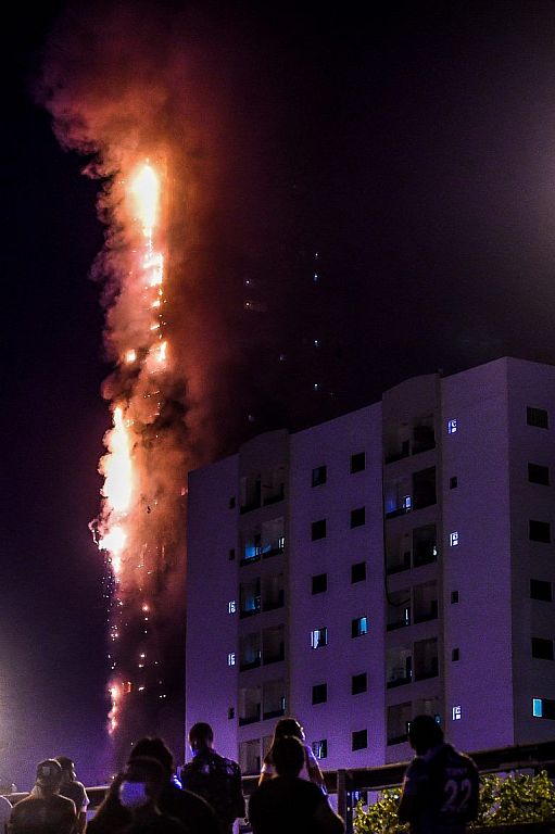 Feuer in Wolkenrkatzer © APA/AP