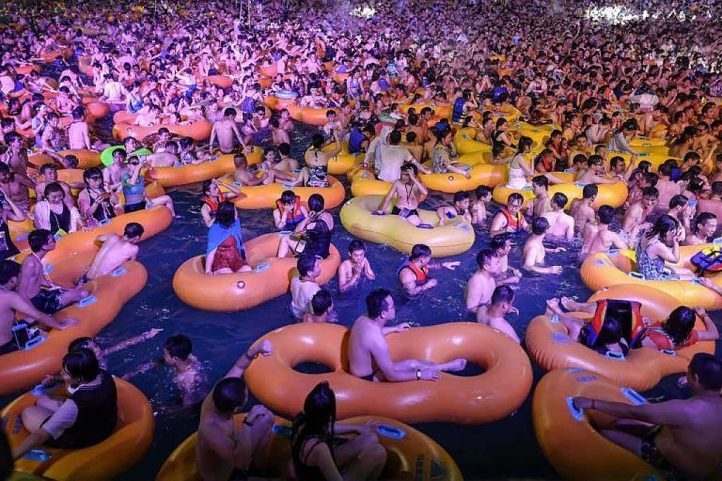 Pool-Party in Wuhan © APA/AFP