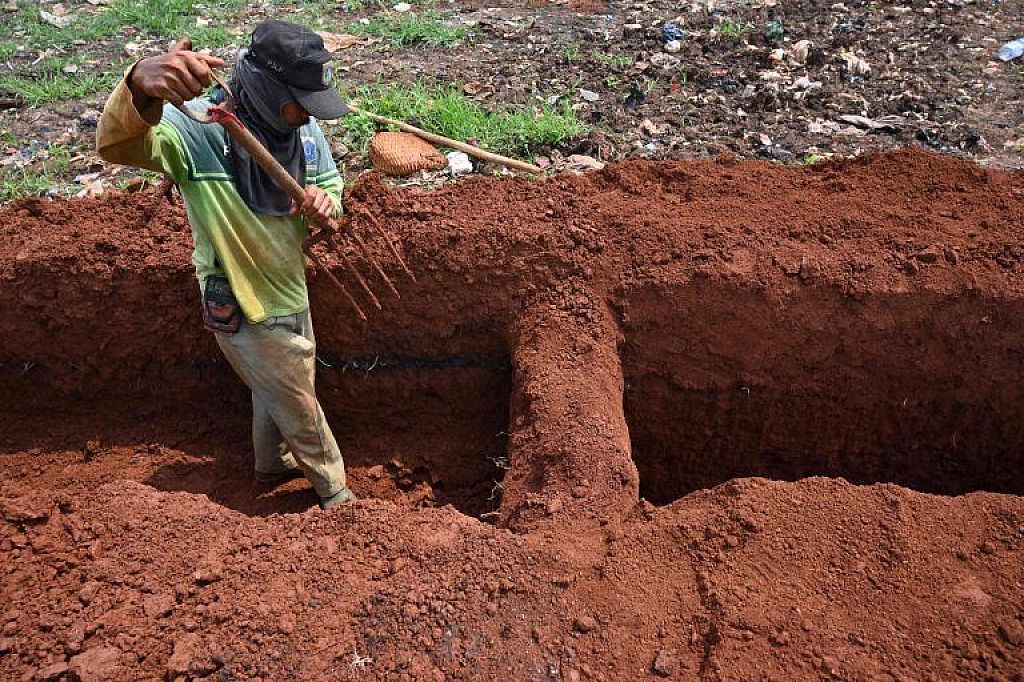 Totengräber in Indonesien © APA, AP (1)
