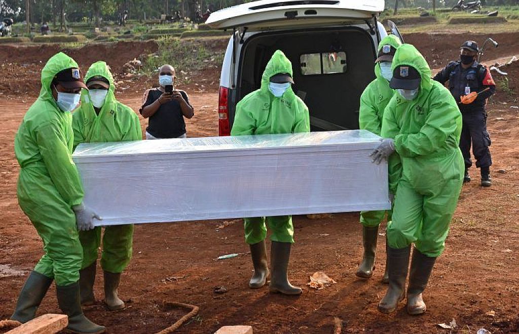 Totengräber in Indonesien © APA, AP (1)