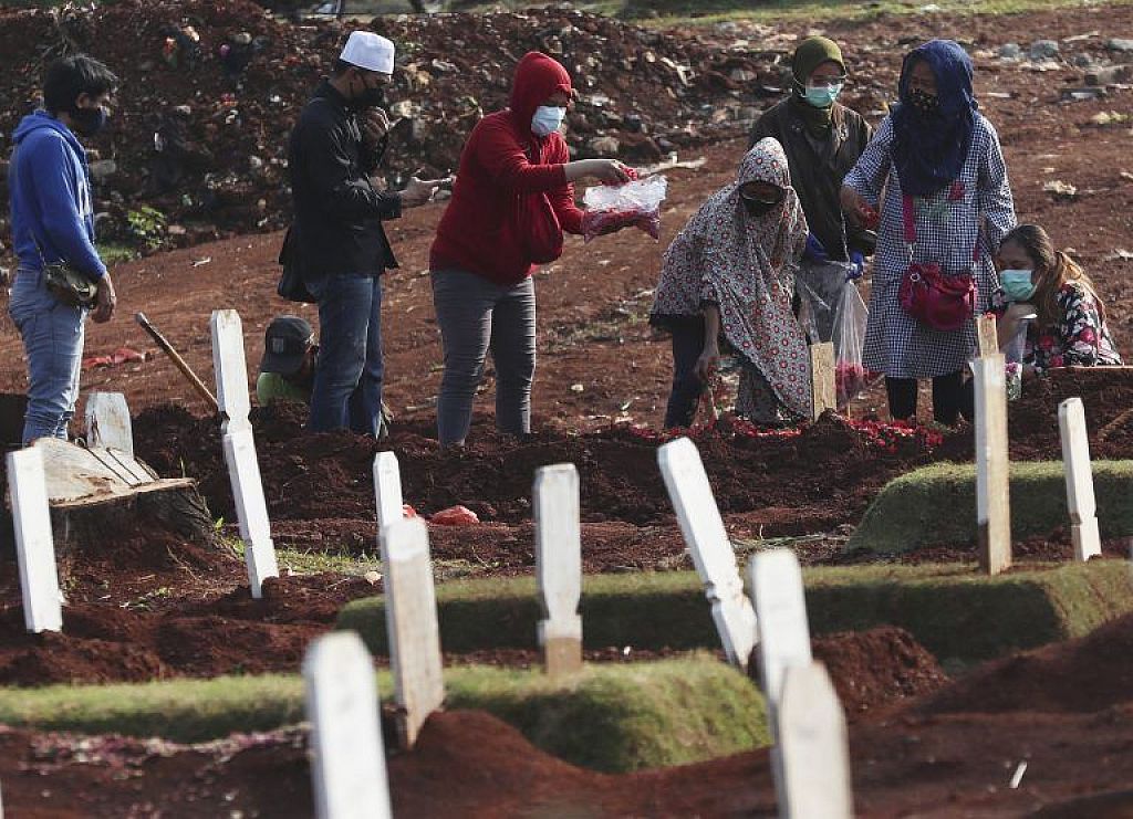 Totengräber in Indonesien © APA, AP (1)