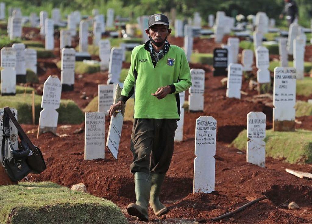 Totengräber in Indonesien © APA, AP (1)