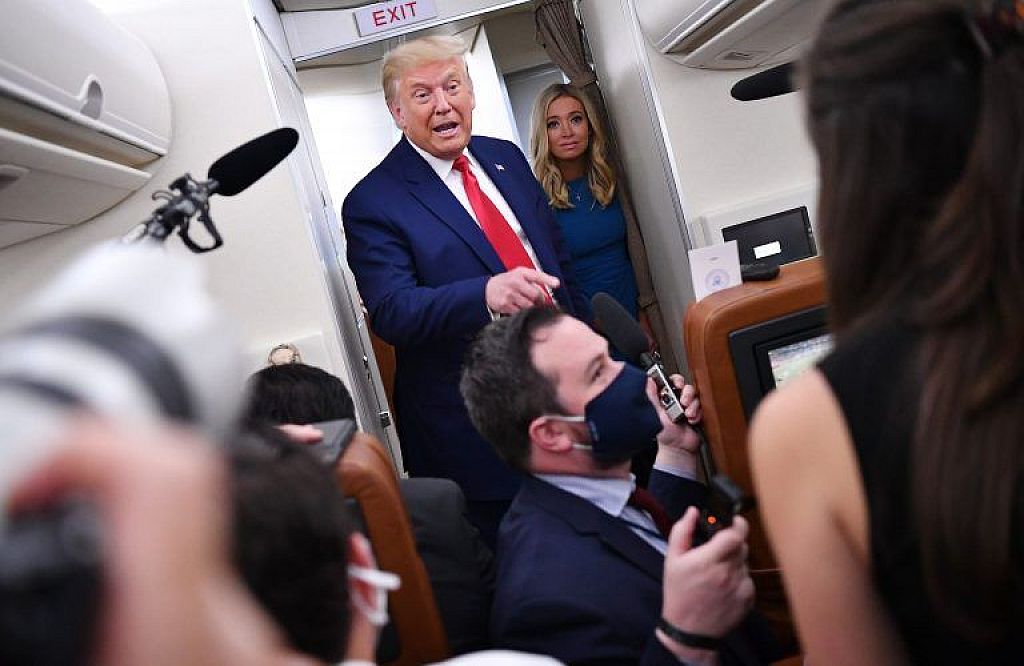 Donald Trump mit  Kayleigh McEnany      © APA/AFP