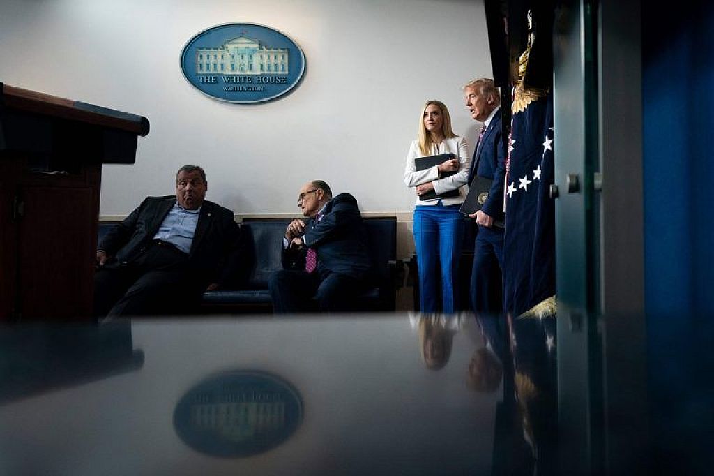 Kayleigh McEnany  Y  © APA/AFP