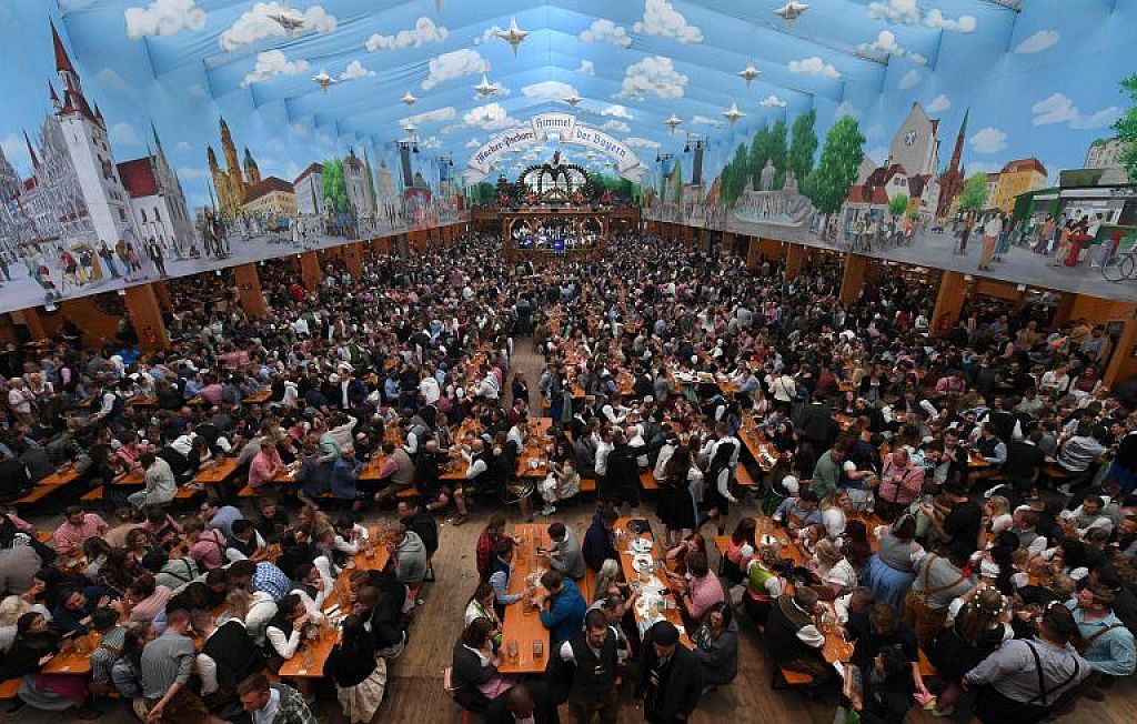 Menschenmassen beim Oktoberfest. © AFP, AP, dpa (Archivbilder)
