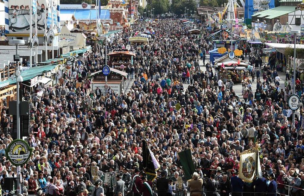 Menschenmassen beim Oktoberfest. © AFP, AP, dpa (Archivbilder)