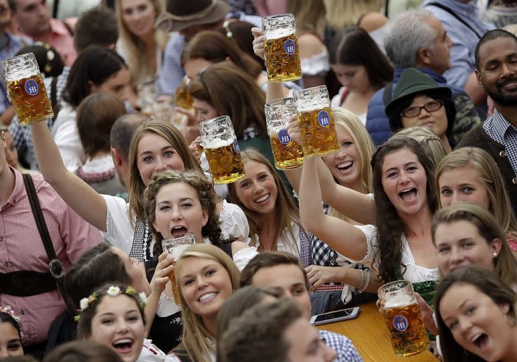 Menschenmassen beim Oktoberfest. © AFP, AP, dpa (Archivbilder)