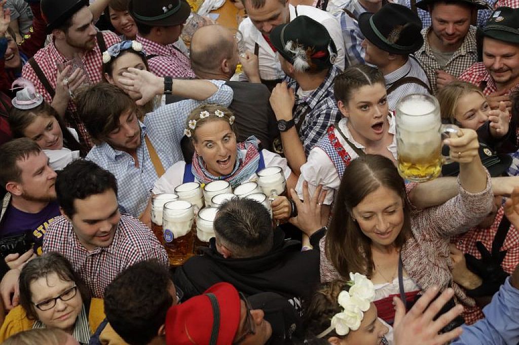 Menschenmassen beim Oktoberfest. © AFP, AP, dpa (Archivbilder)