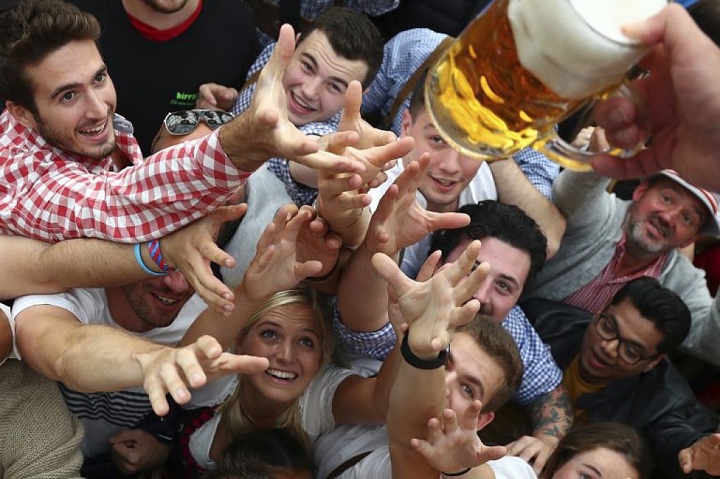 Menschenmassen beim Oktoberfest. © AFP, AP, dpa (Archivbilder)