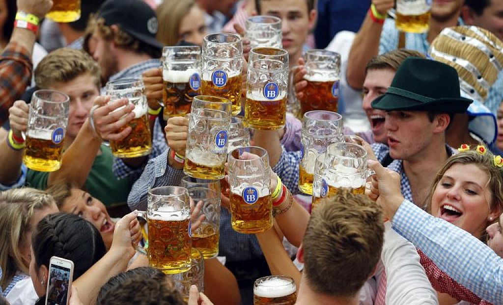 Menschenmassen beim Oktoberfest. © AFP, AP, dpa (Archivbilder)