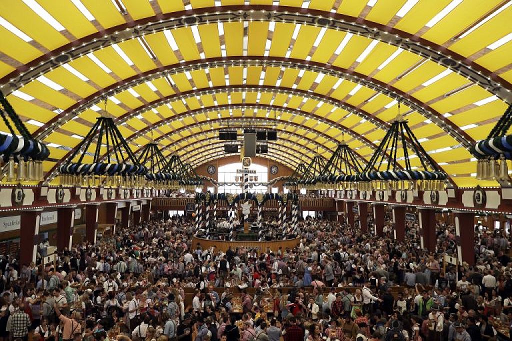 Menschenmassen beim Oktoberfest. © AFP, AP, dpa (Archivbilder)