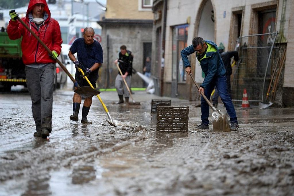 © APA, FF Hallein, Reuters