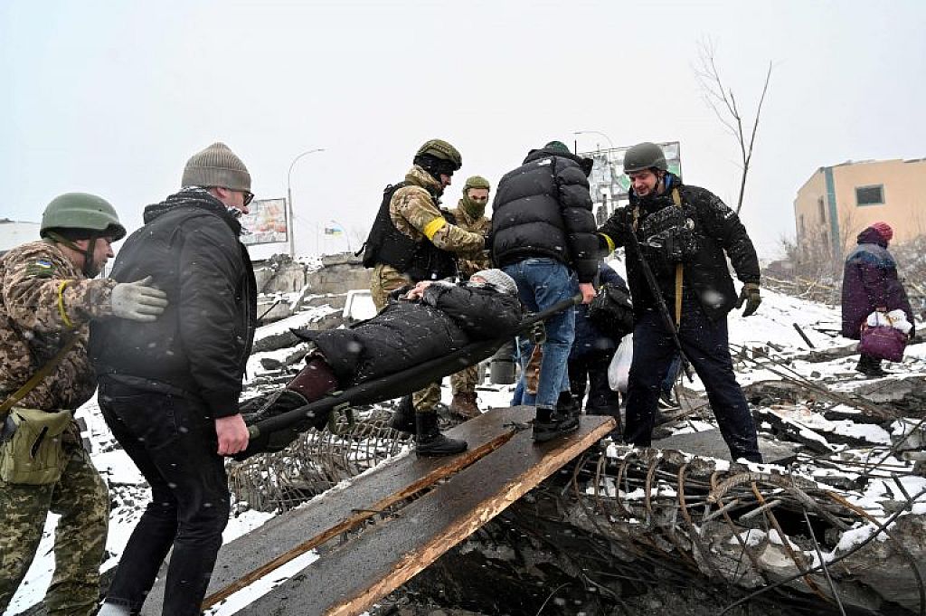 UKRAINE-RUSSIA-CONFLICT
 © Sergei SUPINSKY/AFP AND REUTERS/Thomas Peter