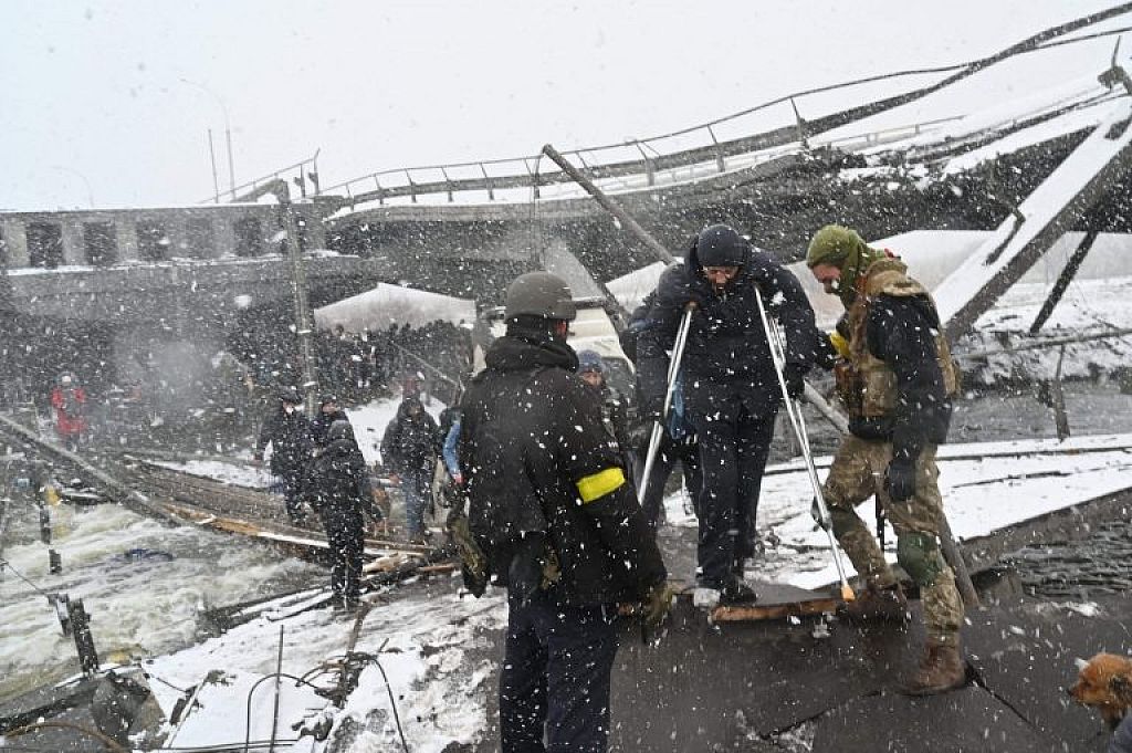UKRAINE-RUSSIA-CONFLICT
 © Sergei SUPINSKY/AFP AND REUTERS/Thomas Peter
