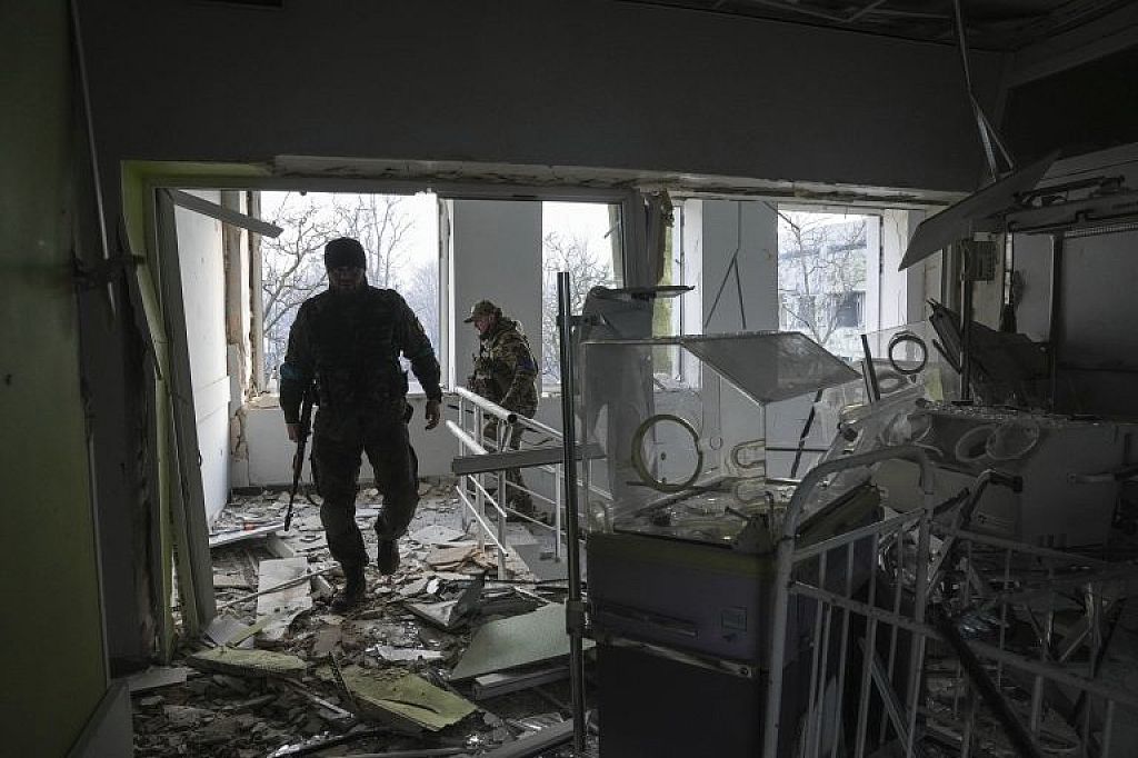 Russia Ukraine War Maternity Hospital
 © AP Photo/Evgeniy Maloletka