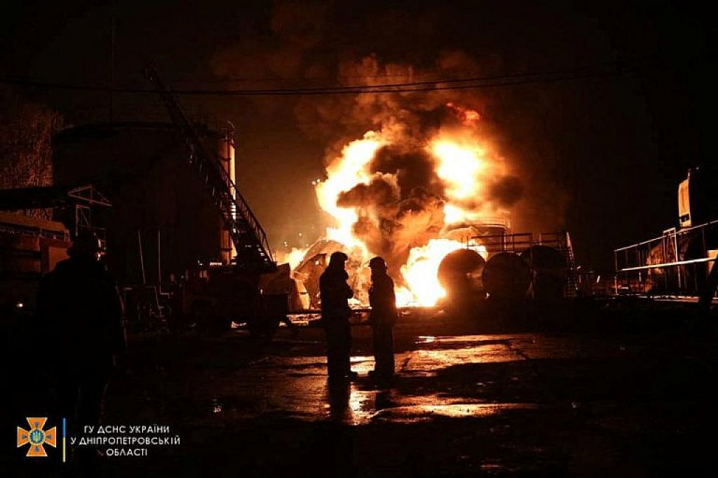 UKRAINE-CRISIS/DNIPRO
 © Press service of the State Emergency Service of Ukraine/Handout via REUTERS
