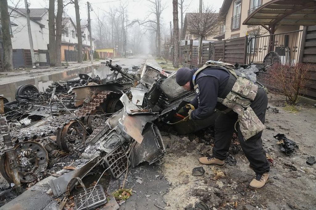 Russia Ukraine War
 © AP Photo/Rodrigo Abd/Efrem Lukatsky