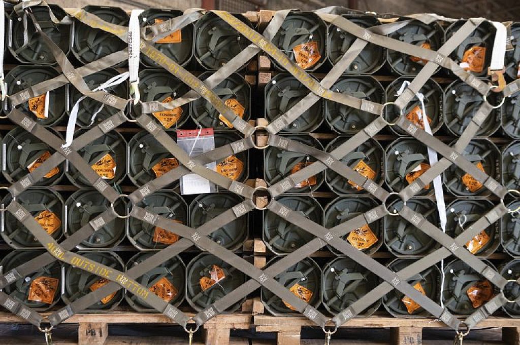 Russia Ukraine War Arms Express
 © AP Photo/Vadim Ghirda/Mauricio Campino/U.S. Air Force via AP/AP Photo/Andrew Marienko/Senior Airman Stephani Barge/U.S. Air Force via AP/Mauricio Campino/U.S. Air Force via AP