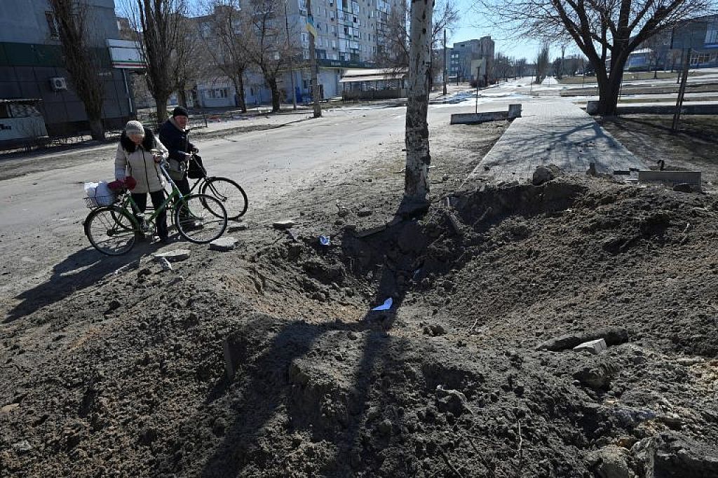 UKRAINE-CRISIS/SIEVIERODONETSK
 © REUTERS/Serhii Nuzhnenko/State Emergency Service of Ukraine/Handout via REUTERS