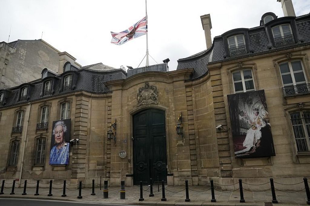 France Britain Queen
 © AP