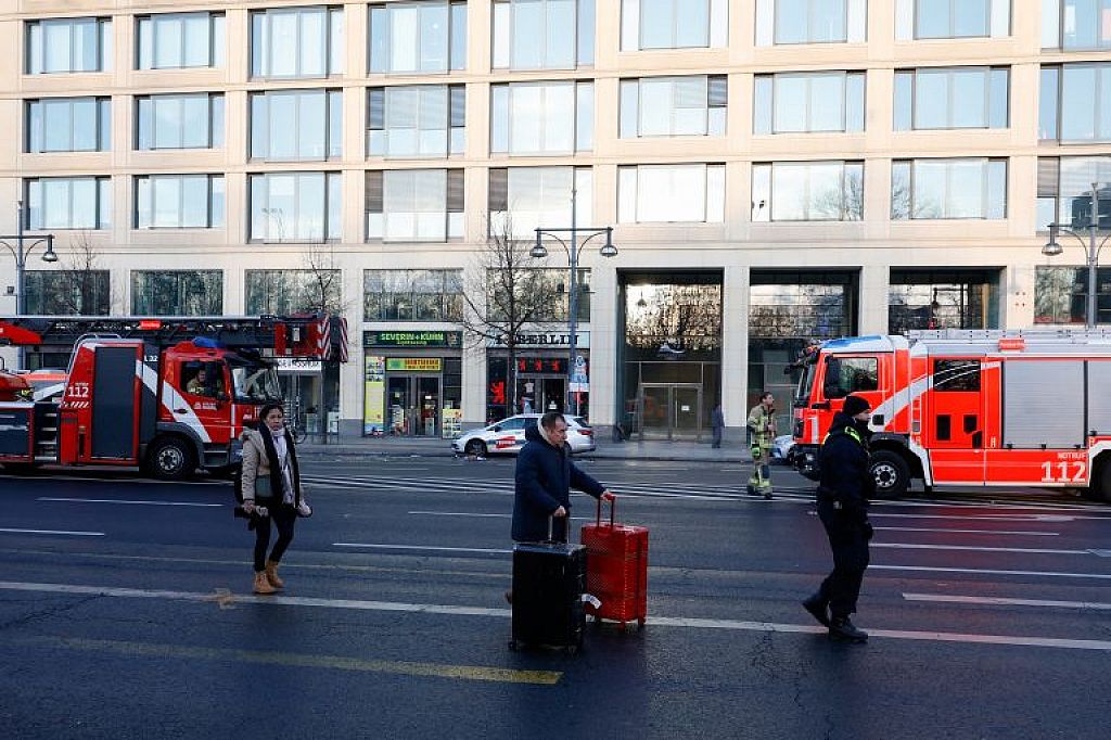 GERMANY-ACCIDENT/AQUARIUM
 © APA/REUTERS/AP