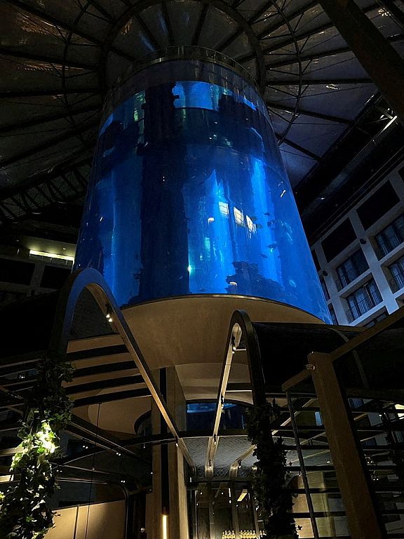 GERMANY-ACCIDENT/AQUARIUM
 © APA/REUTERS/AP