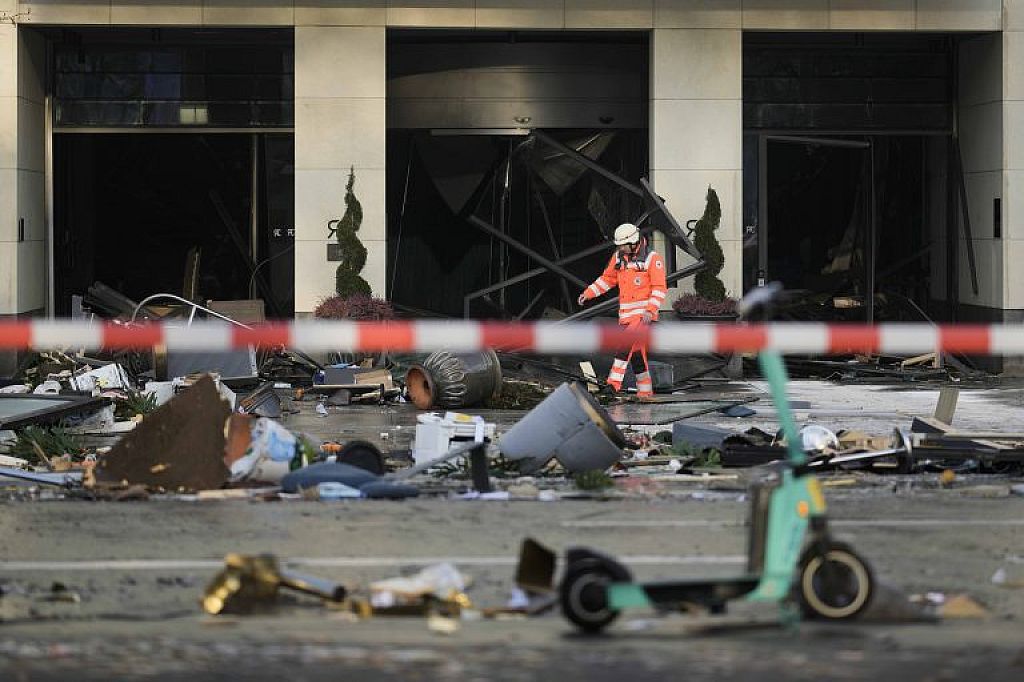 Germany Aquarium Bursts
 © APA/REUTERS/AP