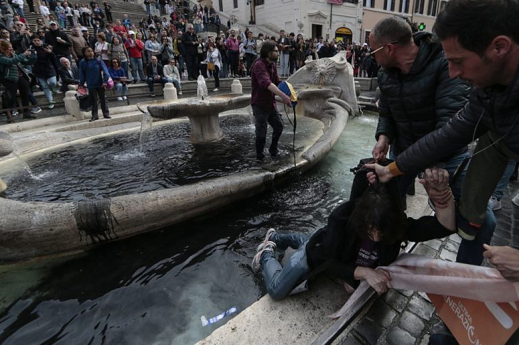 Italy Protest
 © Cecilia Fabiano/LaPresse via AP
