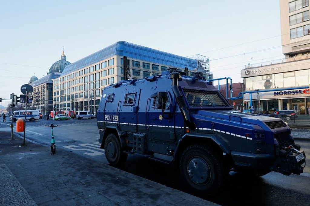 GERMANY-ACCIDENT/AQUARIUM
 © APA/REUTERS/AP