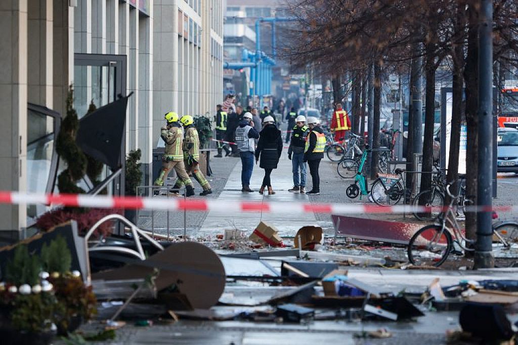 GERMANY-ACCIDENT/AQUARIUM
 © APA/REUTERS/AP
