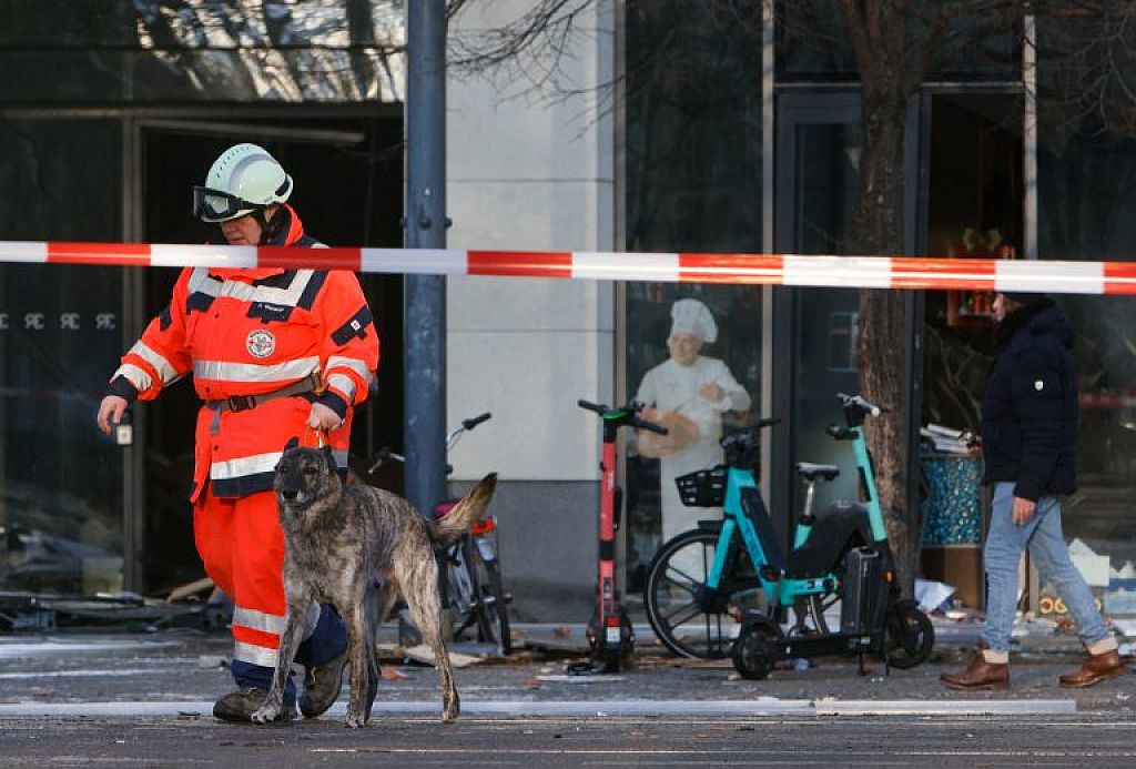 GERMANY-ACCIDENT/AQUARIUM
 © APA/REUTERS/AP
