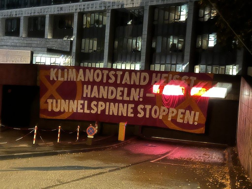Extinction Rebellion mit Protestaktion vor dem Landhaus in Bregenz
 © Mirjam Mayer/VOL Live
