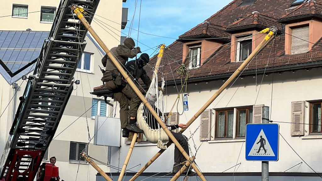 Extinction Rebellion mit Protestaktion vor dem Landhaus in Bregenz
 © Mirjam Mayer/VOL Live