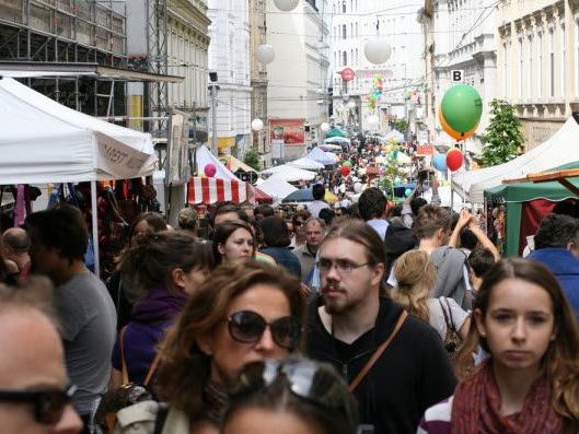 Immer ein Erlebnis: ein Besuch am Flohmarkt in der Neubaugasse