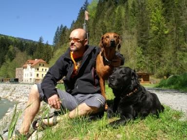Chris Alge mit seinen Hunden Chris Alge mit seinen Hunden