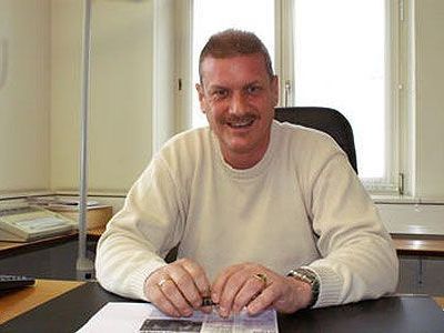 Bürgermeister Anton Metzler wälzt große Bauvorhaben. Bürgermeister Anton Metzler wälzt große Bauvorhaben.