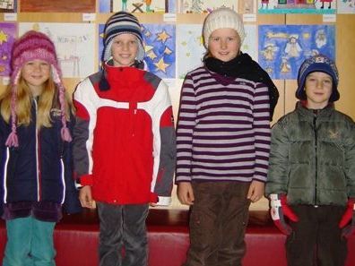 Caterina, Verena, Lilli und Laurenz sind stolz auf ihre Weihnachtsbilder. Caterina, Verena, Lilli und Laurenz sind stolz auf ihre Weihnachtsbilder.