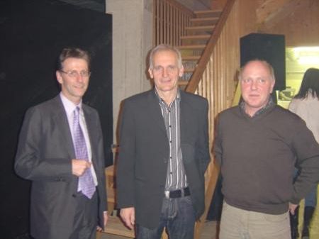 Projektbegleiter Herbert Steiner, Bürgermeister Herbert Dorn und Gerhard Bilgeri freuen sich über das gelungene Gemeindeentwicklungskonzept. Projektbegleiter Herbert Steiner, Bürgermeister Herbert Dorn und Gerhard Bilgeri freuen sich über das gelungene Gemeindeentwicklungskonzept.