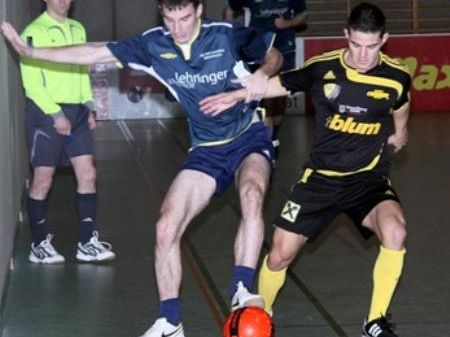 Topbesetzung beim AH-Hallenfußballturnier Topbesetzung beim AH-Hallenfußballturnier