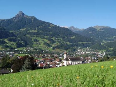 Die Glocken der Pfarrkirchen Schruns und Tschagguns läuten am Abend des 30. April zum Anfang des Marienmonats. Dieser Ausblick auf Schruns und Tschagguns bietet sich dem Betrachter vom Schrunser Armenhausbühel. Die Glocken der Pfarrkirchen Schruns und Tschagguns läuten am Abend des 30. April zum Anfang des Marienmonats. Dieser Ausblick auf Schruns und Tschagguns bietet sich dem Betrachter vom Schrunser Armenhausbühel.