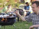Der Grill ist meist fest in Männerhand. Der Grill ist meist fest in Männerhand.