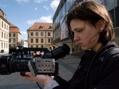 Jugendliche stellen ihr eigenes Filmprojekt auf die Beine. Jugendliche stellen ihr eigenes Filmprojekt auf die Beine.