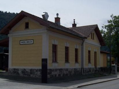 Im Bahnhof wartet zur Wiedereröffnung ein tolles Programm. Im Bahnhof wartet zur Wiedereröffnung ein tolles Programm.