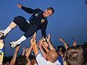 Vienna-Spieler feiern Peter Stöger in Neusiedl Vienna-Spieler feiern Peter Stöger in Neusiedl