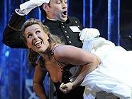 Markus Butter als "Masetto" und Nina Bernsteiner als "Zerlina" Markus Butter als "Masetto" und Nina Bernsteiner als "Zerlina"
