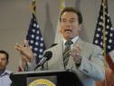 Schwarzenegger glaubt an Kaliforniens Feuerwehr Schwarzenegger glaubt an Kaliforniens Feuerwehr