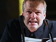Wolf Haas bei einer Lesung im MQ Wolf Haas bei einer Lesung im MQ