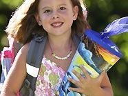 Freudestrahlend zum ersten Schultag Freudestrahlend zum ersten Schultag